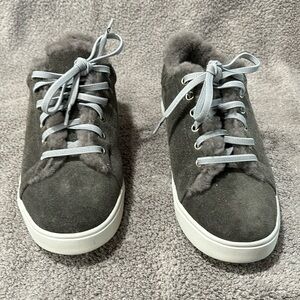 Size 9 cloud nine sneaker, sheep lined